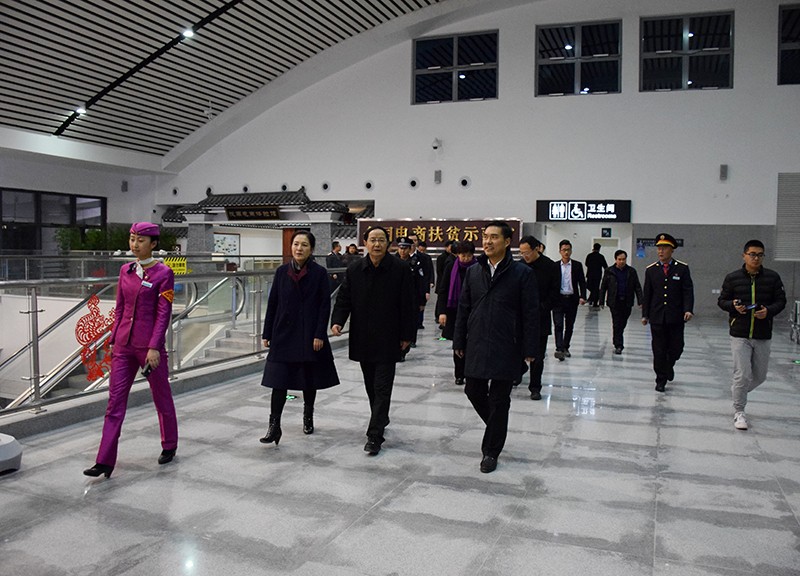 省委副書記歐陽堅(jiān)一行視察隴南站階州廣場