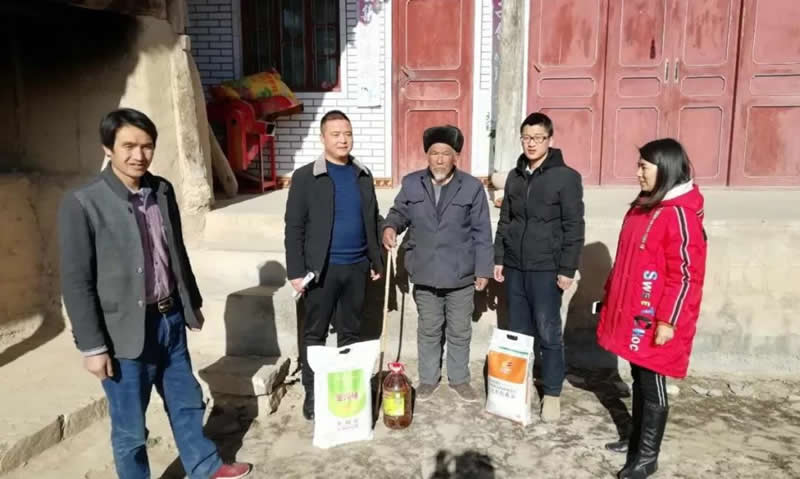 堅持精準(zhǔn)幫扶，合力脫貧攻堅——市龍江城鄉(xiāng)發(fā)展集團(tuán)、隴南太平洋財險公司聯(lián)合開展幫扶文縣橋頭鎮(zhèn)安子坡村2019年春節(jié)慰問活動