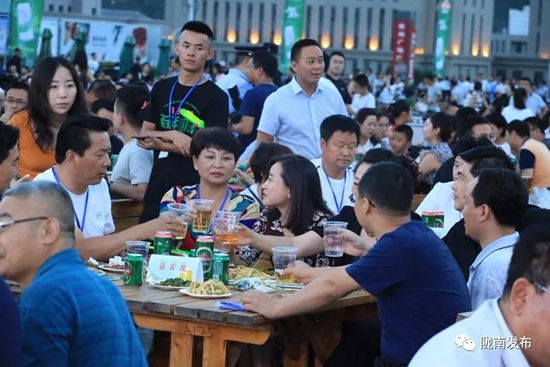 好嗨喲！隴南第一屆青島啤酒節(jié)開幕啦，為期8天