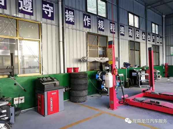 金錘鈑金，銀槍噴漆！龍江汽修值得信賴！